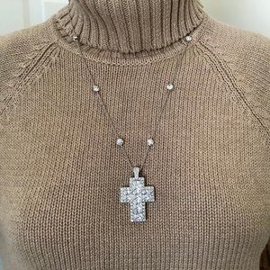 RELIGIOUS CROSS NECKLACE